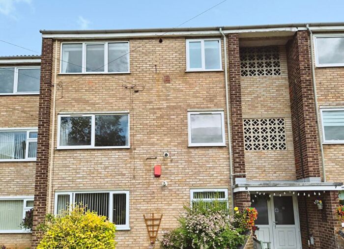 2 Bedroom Flat For Sale In Regent Gardens, Grimsby, DN34