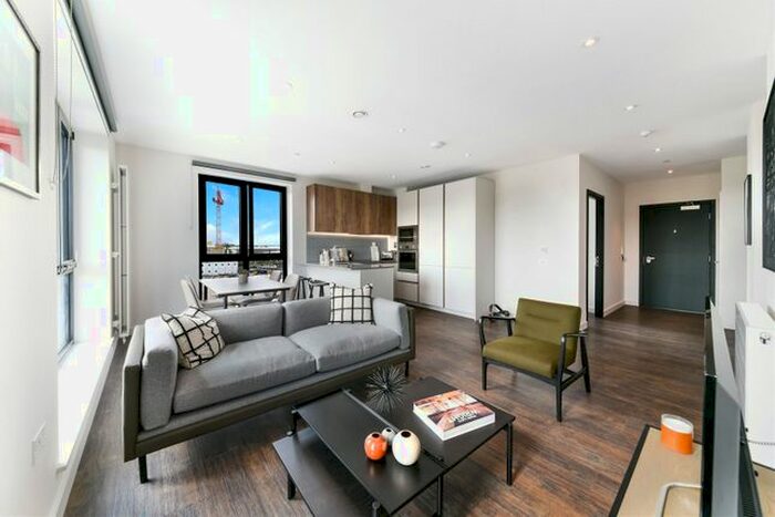 3 Bedroom Flat To Rent In Tillermans Court, Grenan Square, Greenford, UB6