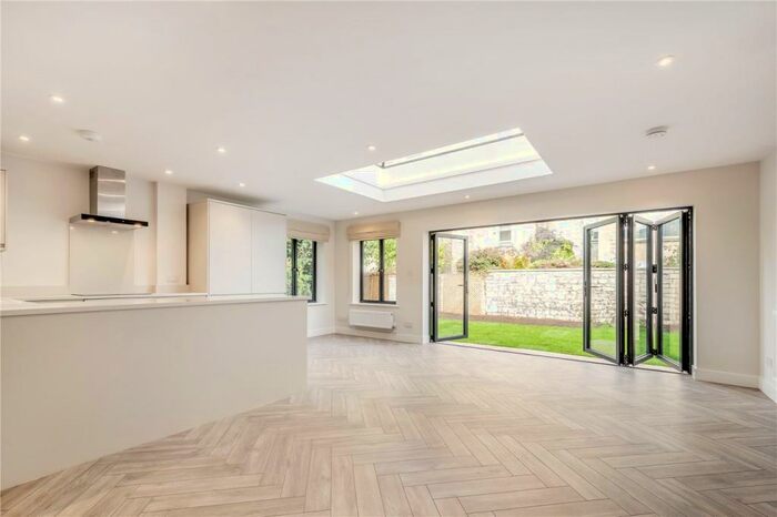 2 Bedroom Apartment To Rent In Pulteney Mews, Bath, Somerset, BA2