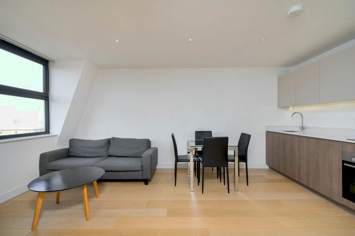 2 Bedroom Flat To Rent In Eastern Road, Romford, RM1