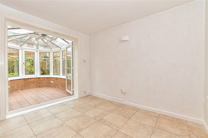 3 Bedroom Link Detached House For Sale In Treetops, Tonbridge, Kent, TN9