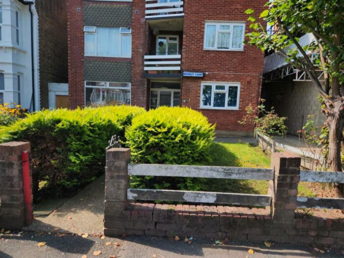 2 Bedroom Flat To Rent In Hall Lane, London, E4