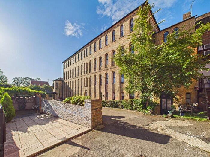 1 Bedroom Flat For Sale In Markhams Court, Market Square, Buckingham, MK18