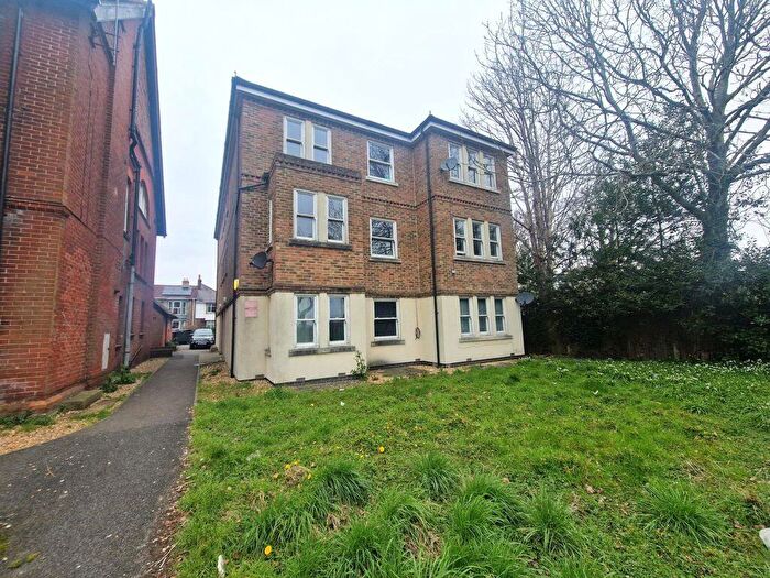 2 Bedroom Flat To Rent In Spring Garden Lane, Gosport, PO12