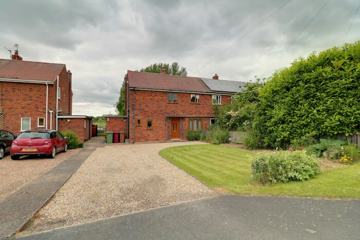 3 Bedroom Semi-Detached House For Sale In Gunthorpe, Doncaster, DN9