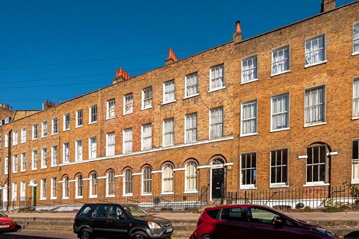 2 Bedroom Flat For Sale In Surrey Square, Elephant And Castle, London, SE17