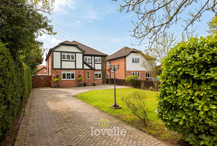4 Bedroom Detached House For Sale In Cheapside, Waltham, DN37