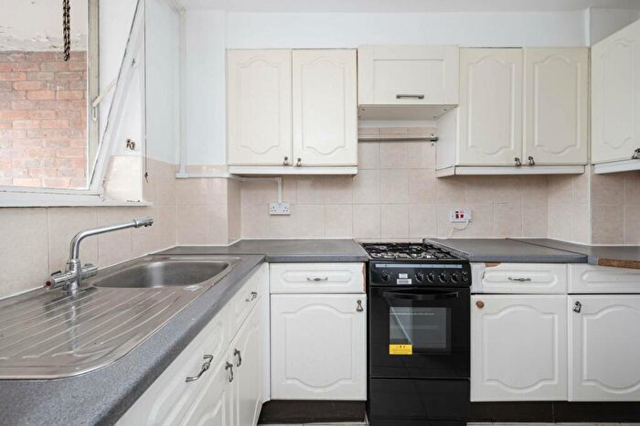 4 Bedroom Maisonette To Rent In Pitfield Street, Hoxton, London, N1