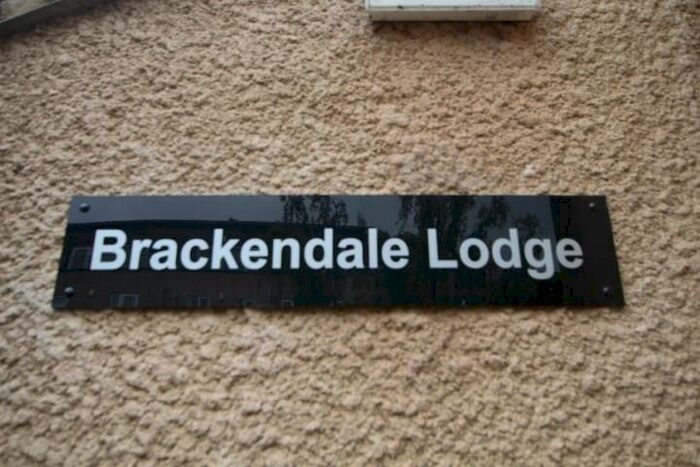 2 Bedroom Flat To Rent In Brackendale, Bradford, BD10