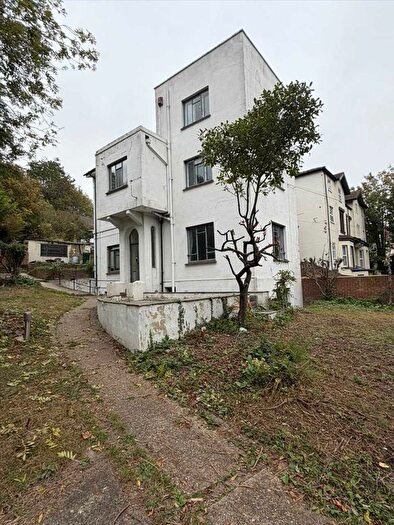 4 Bedroom Detached House To Rent In Cobham Terrace, Greenhithe, DA9