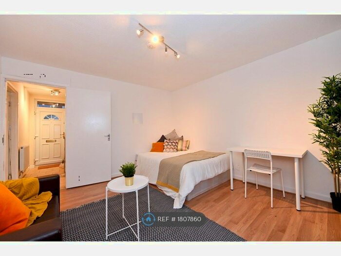 5 Bedroom Detached House To Rent In Centurion Close, London, N7