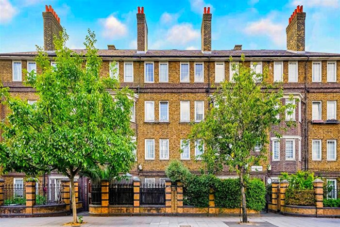 3 Bedroom Maisonette For Sale In Milton House, Roman Road, London, E2