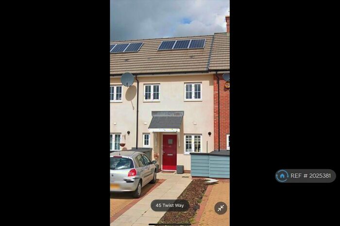 2 Bedroom Terraced House To Rent In Twist Way, Slough, SL2