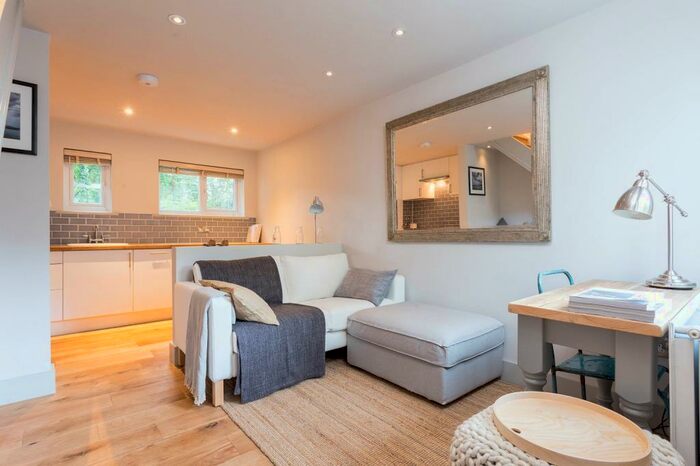 1 Bedroom Terraced House To Rent In Coach House Lane, Highbury Hill, N5