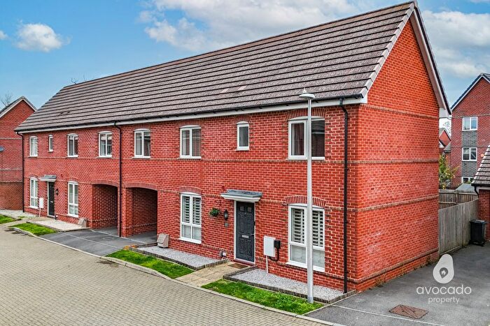 4 Bedroom Semi Detached House For Sale In Albert Close, Spencers Wood, RG7