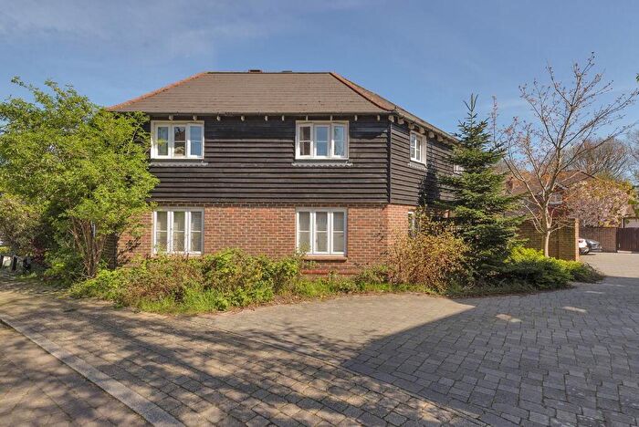 2 Bedroom Apartment For Sale In McArthur Drive, Kings Hill, ME19