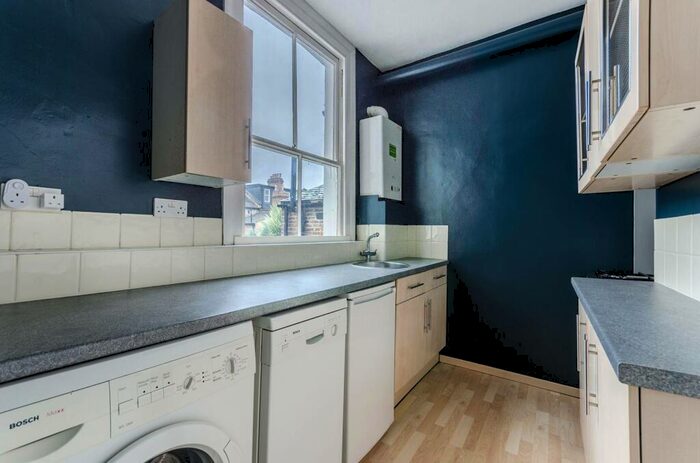 1 Bedroom Flat To Rent In Rodwell Road, East Dulwich, London, SE22