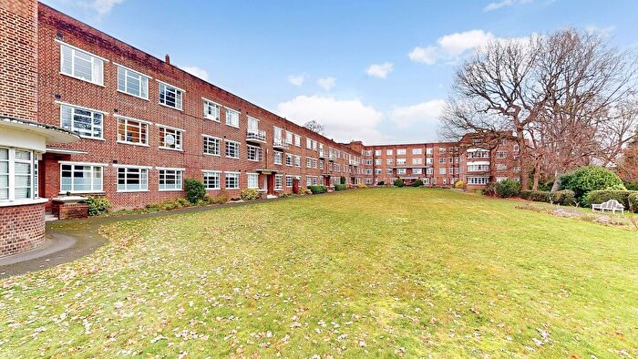 2 Bedroom Flat To Rent In Cambridge Park, TW1
