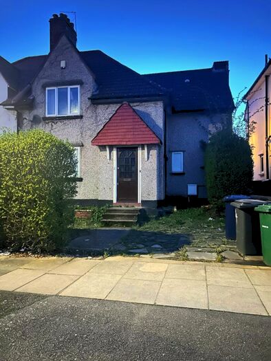 4 Bedroom Semi-Detached House To Rent In Sturgess Avenue, London, NW4