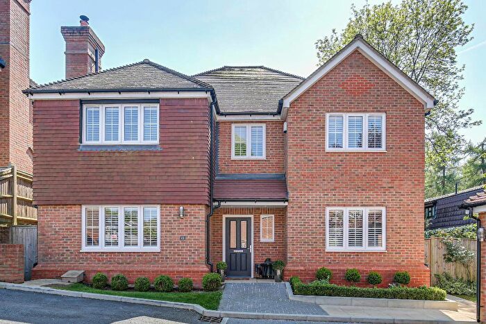 5 Bedroom Detached House For Sale In Boxford Close, South Croydon, CR2