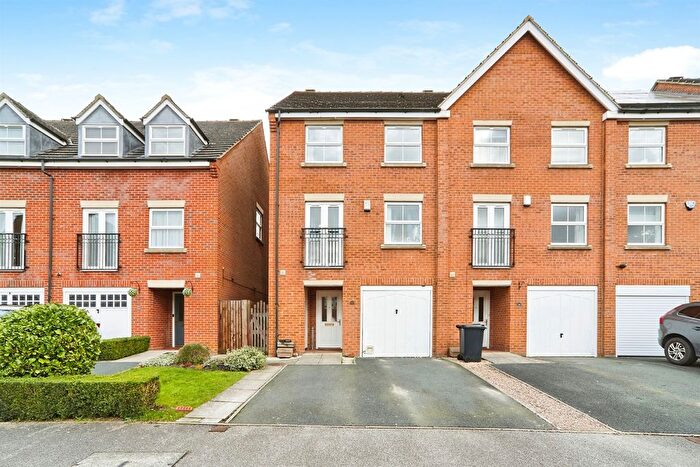 4 Bedroom End Terrace House For Sale In Millbank, Yeadon, Leeds, LS19