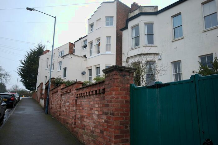 Studio To Rent In Milverton Hill, Leamington Spa, Warwickshire, CV32
