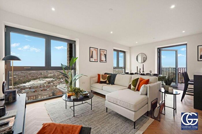 2 Bedroom Apartment For Sale In Woodberry Down, Finsbury Park, London, N4