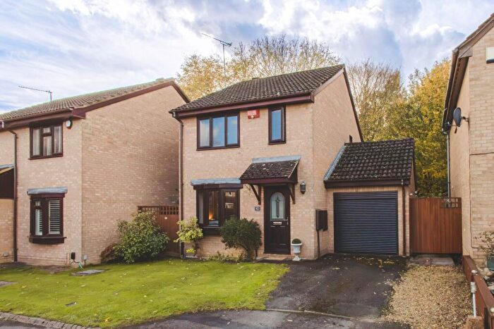 3 Bedroom Detached House For Sale In Lineacre Close, Swindon, SN5