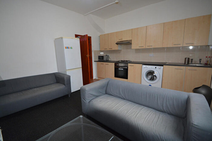 3 Bedroom House To Rent In Brudenell Grove, Leeds, LS6