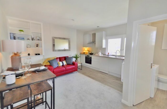 1 Bedroom Flat To Rent In St Stephens Avenue, Shepherds Bush, W12