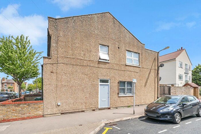 1 Bedroom Flat To Rent In Renness Road, Walthamstow, London, E17