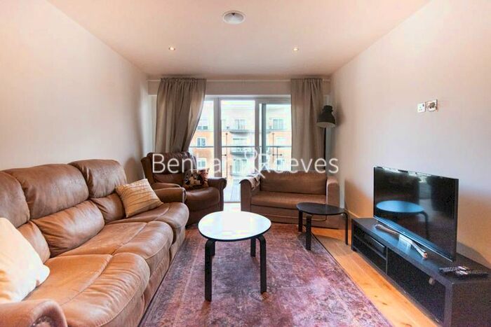3 Bedroom Flat To Rent In Boulevard Drive, Colindale, NW9