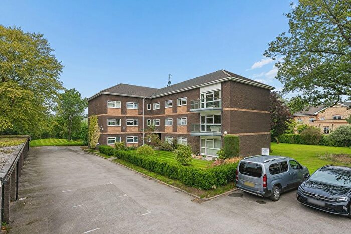 2 Bedroom Flat For Sale In Horseshoe Lane, Alderley Edge, SK9