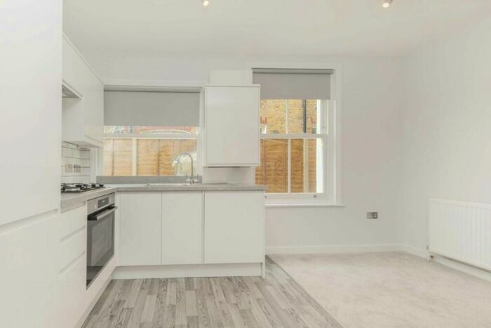 1 Bedroom Flat To Rent In Radbourne Road, Balham, SW12