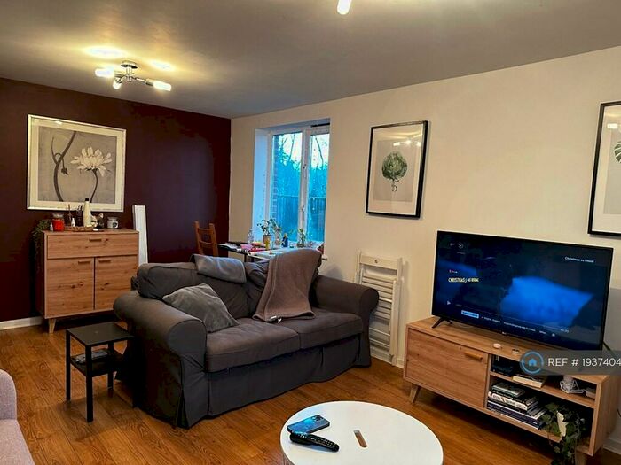 1 Bedroom Flat To Rent In Cheriton Lodge, Fleet, GU51