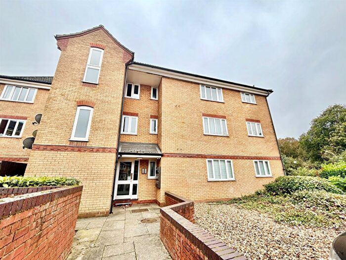 2 Bedroom Flat For Sale In Mill Road Drive, Purdis Farm, Ipswich, IP3