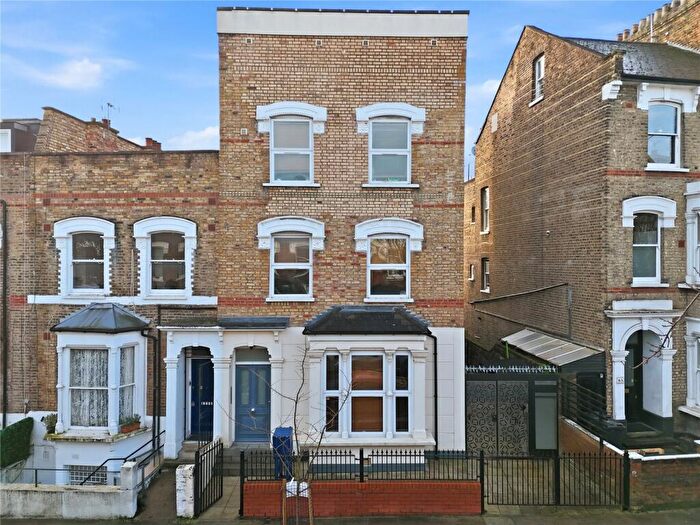 Apartment To Rent In Foulden Road, Stoke Newington, London, N16