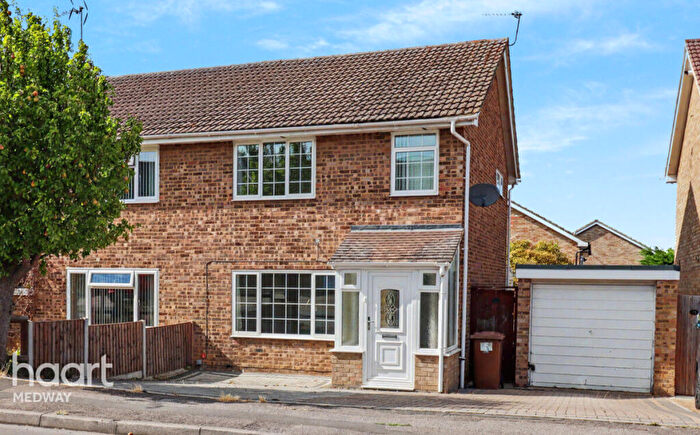 3 Bedroom Semi Detached House For Sale In Milton Avenue, Rochester, ME3