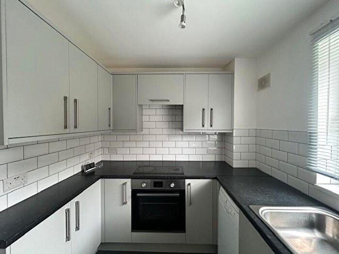 2 Bedroom Flat To Rent In St. Lukes Close, London, SE25