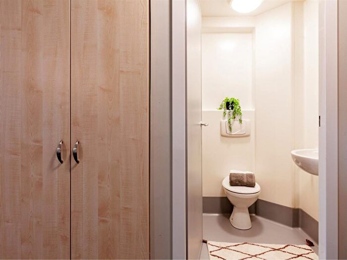 Studio To Rent In Crown Street, Reading, RG1