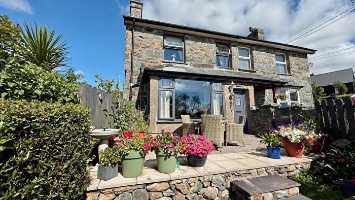 3 Bedroom Semi-Detached House For Sale In Bryn Ffynnon, Dyffryn Ardudwy, LL44
