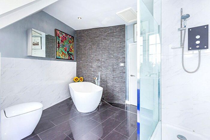 2 Bedroom Flat For Sale In Farley Lane, Romsley, Halesowen, Worcestershire, B62