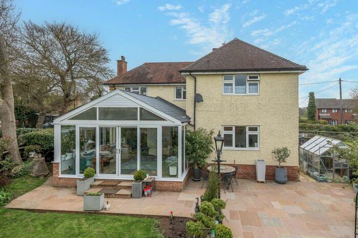 3 Bedroom Detached House For Sale In Brackley Road, Westbury, NN13