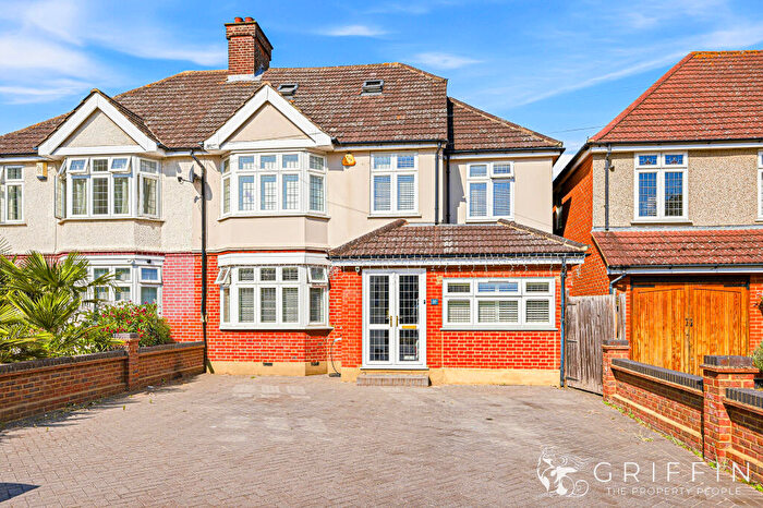 5 Bedroom Semi-Detached House For Sale In Bradleigh Avenue, Grays, RM17
