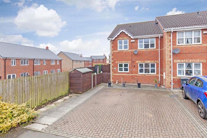 2 Bedroom Town House For Sale In Calver Avenue, North Wingfield, Chesterfield, S42