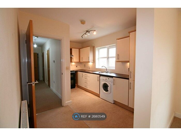 2 Bedroom Flat To Rent In Linnet Mews, Colchester, CO4