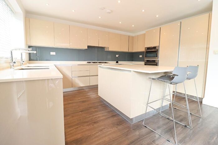 5 Bedroom Detached House To Rent In Edgwarebury Lane, Edgware, Middlesex, HA8