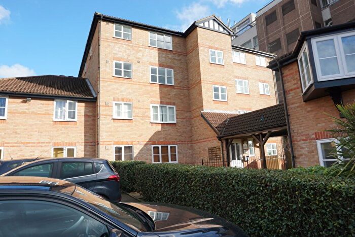 1 Bedroom Flat To Rent In Wells Court, Regarth Avenue, Romford, Essex, RM1