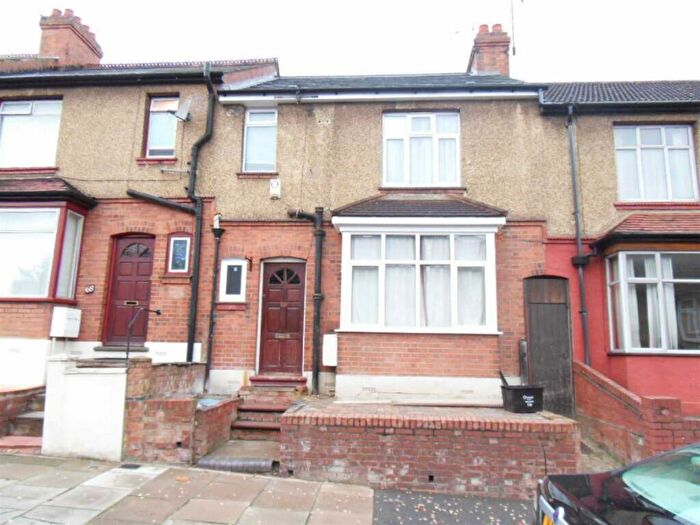3 Bedroom Terraced House To Rent In Ferndale Road, Luton, LU1