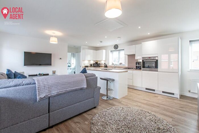 1 Bedroom Coach House For Sale In Golve Drive, Chatham, ME5